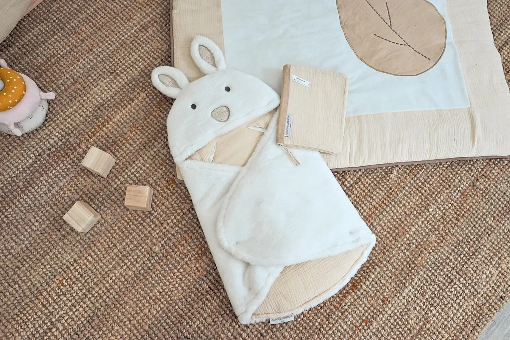 Doudou Couverture Peluche Blanche avec Capuche Happy Wild 70x70cm