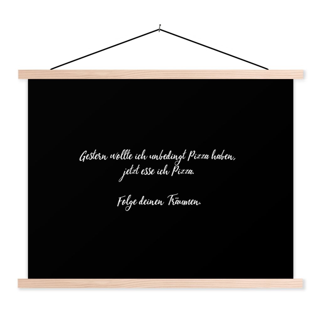 MuchoWow Textilposter Zitate - Essen - Sprichwörter - Folge deinen Träumen - Pizzaliebhaber 60x45 cm mit holzfarbenen Rahmen - Bild