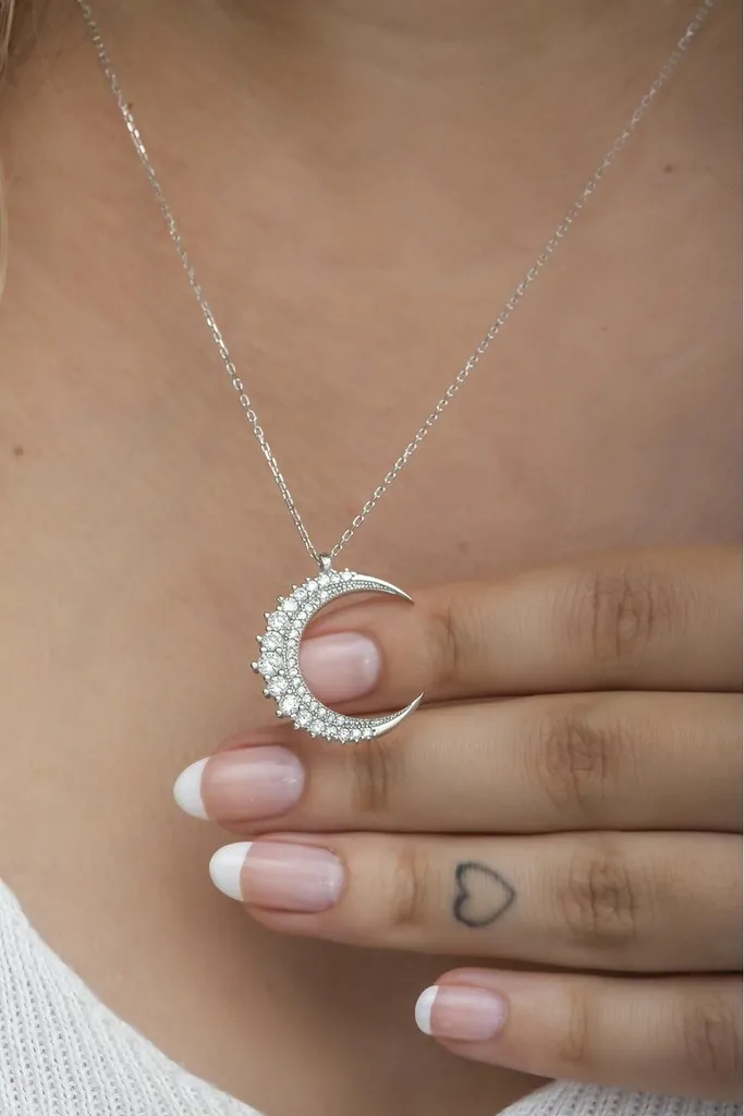 Collier croissant de lune argent 925 idéal pour vos tenues de soirée