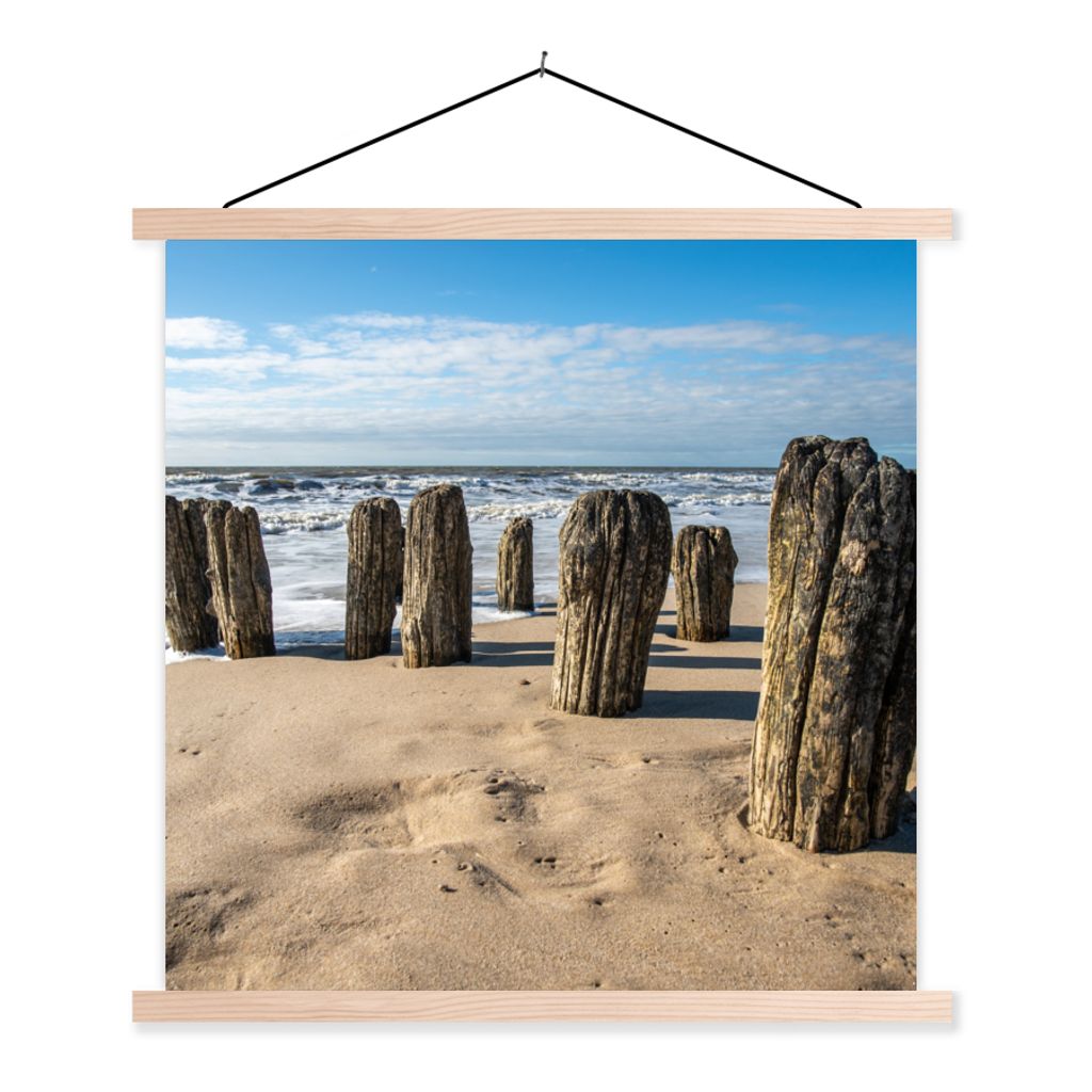 MuchoWow Textilposter Sand - Strand - Pfahl - Wasser - Sommer 60x60 cm mit holzfarbenen Rahmen - Wanddekoration