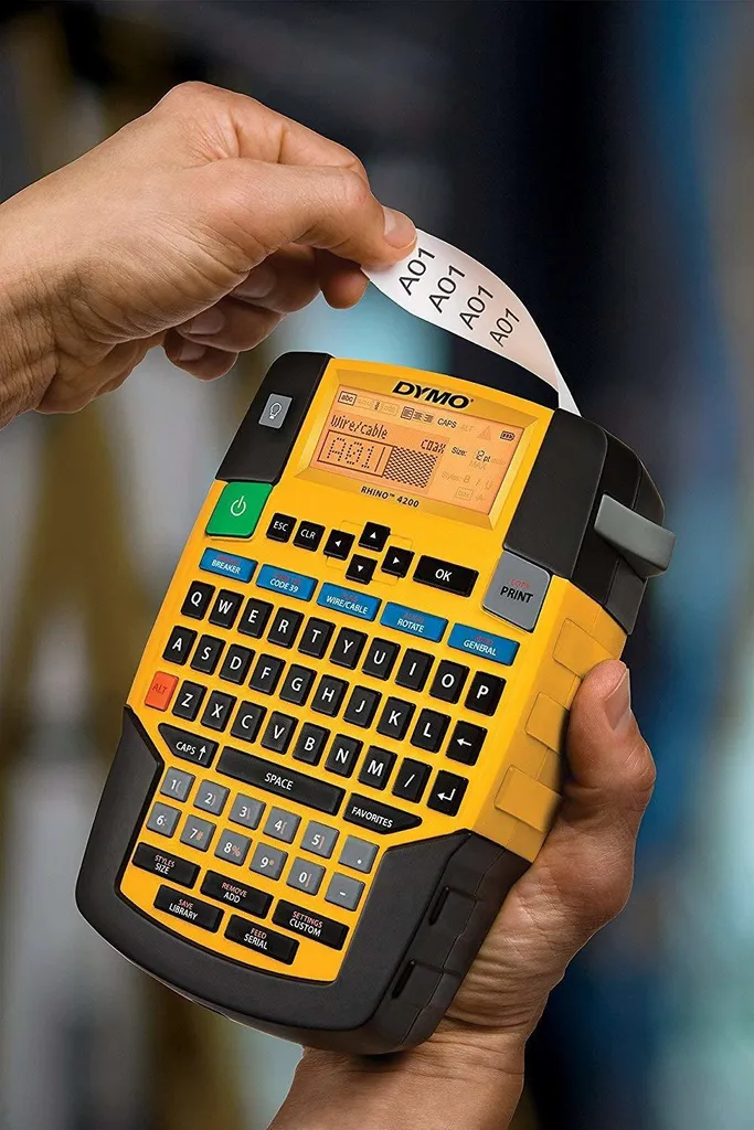 Machine à étiqueter DYMO R4200 pour classement de dossiers et câbles
