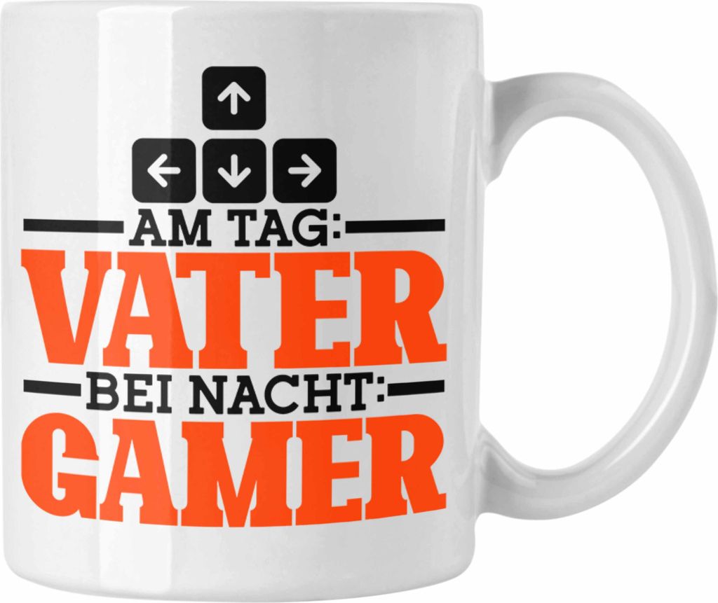 Trendation - Tasse Vatertag "Am Tag Vater Bei Nacht Gamer" Lustiges Geschenk für Gamer-Väter (Weiß)