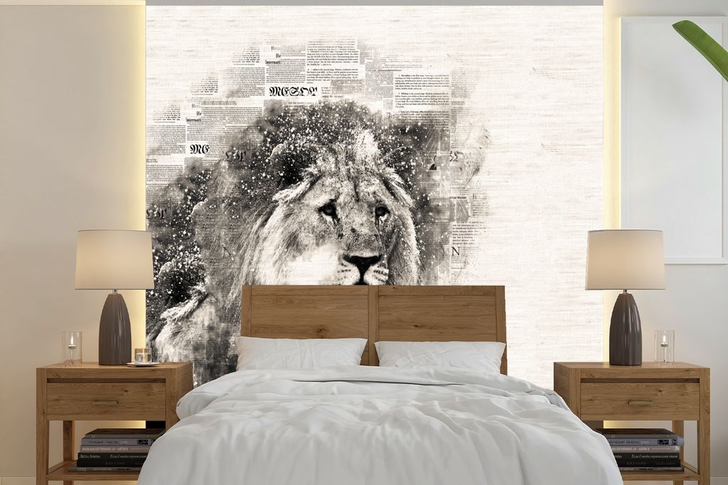 MuchoWow Fototapete für Wohnzimmer oder Schlafzimmer Wandtapete Vinyl Motivtapete Löwe - Zeitung - Schwarz - Weiß - 240x240 cm - Schlafzimmer-...