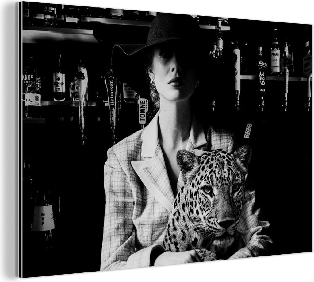 MuchoWow Wanddekoration Metall Metallbild Wandkunst 60x40 cm Frau - Leopard - Luxus - Schwarz - Weiß - Tier MuchoWow Aluminium Gemälde - Gemälder
