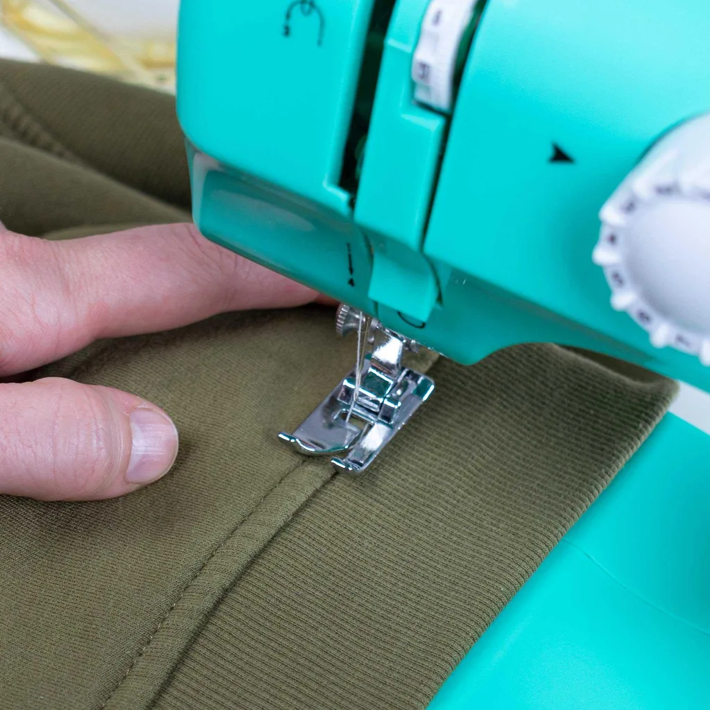 Machine à coudre Birgitta Mint : la solution pour réparer vos vêtements - 3