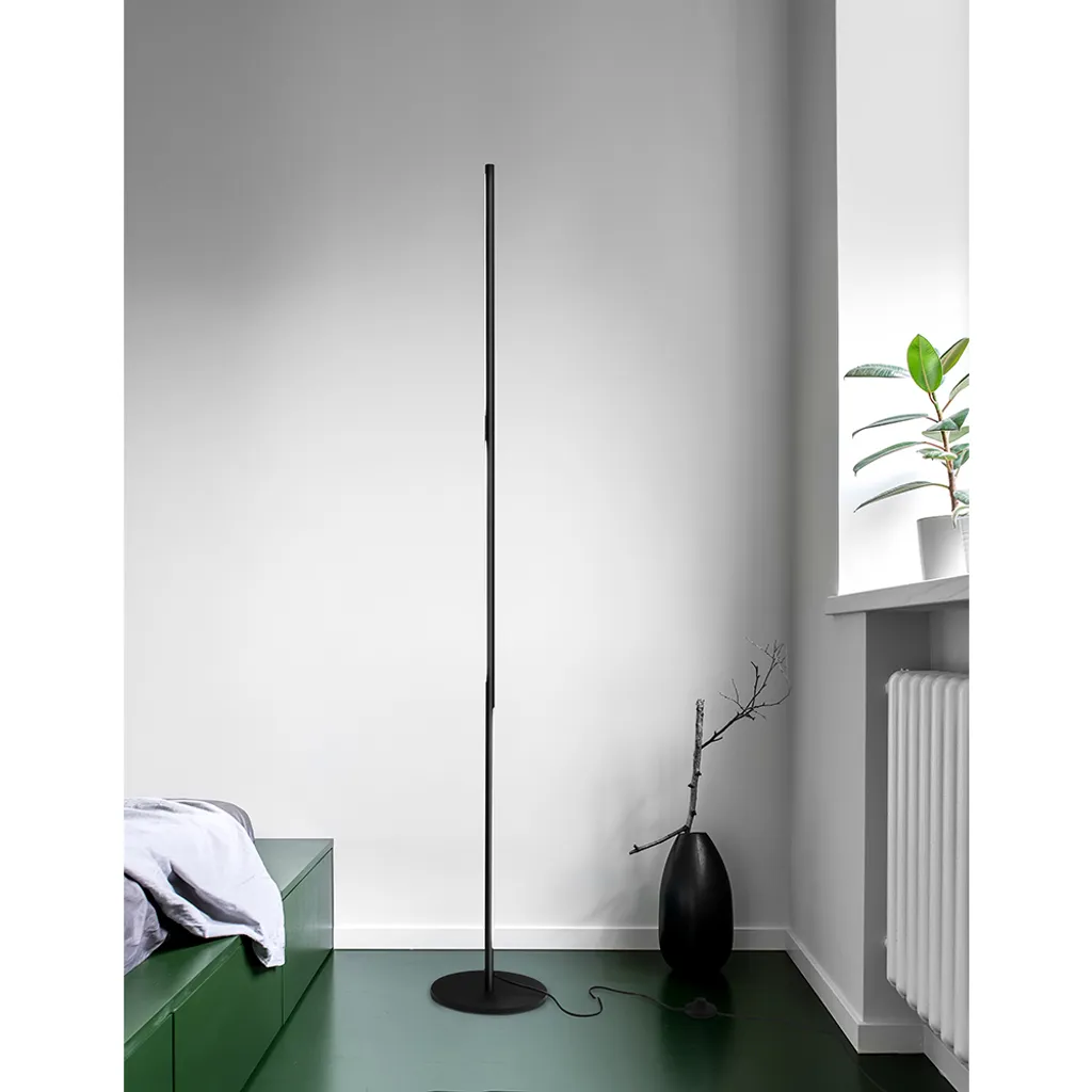 Lampadaire LED Handy 171cm Noir pour Coin Lecture et Éclairage Bureau