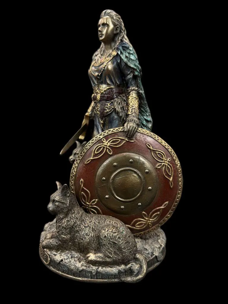 Déco salon originale statue Freya aspect bronze pour espace vide - 10