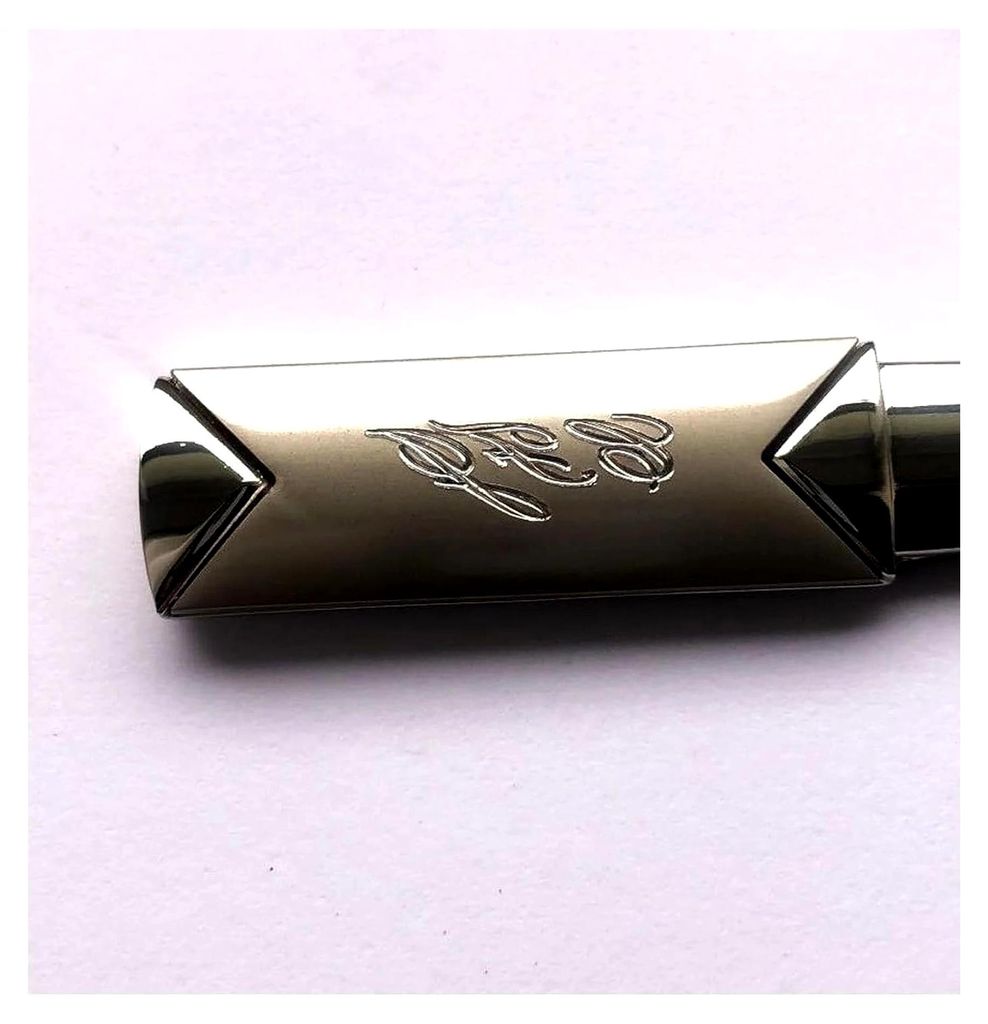 Brieföffner aus Metall mit er Diamantgravur