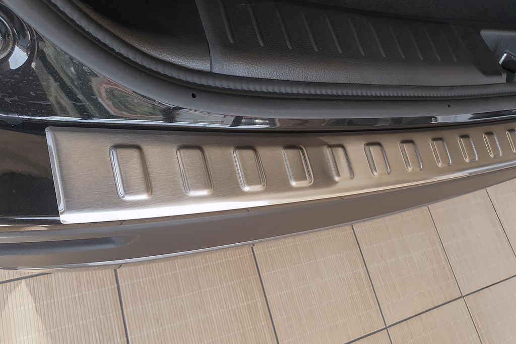 Ladekantenschutz mit Abkantung passend für Suzuki Vitara 3 Edelstahl ab Bj 2015-, Farbe:Silber