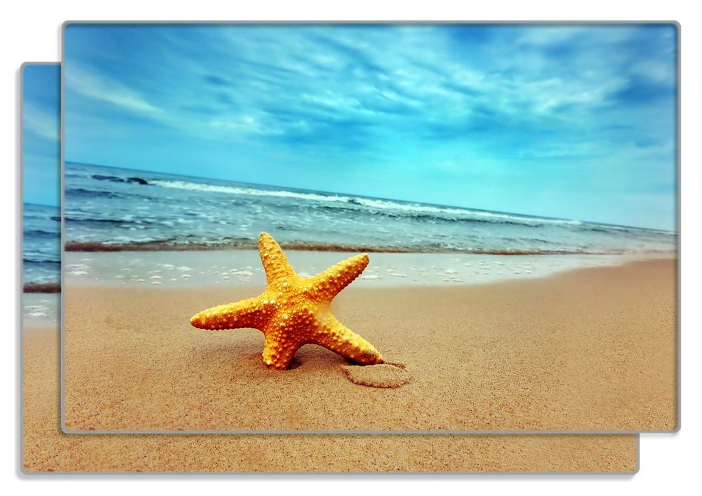 Wallario Frühstücksbrettchen 2er Set aus Glas, je 20 x 30 cm, mit rutschfesten Füßen, Motiv Seestern am Strand am Meer