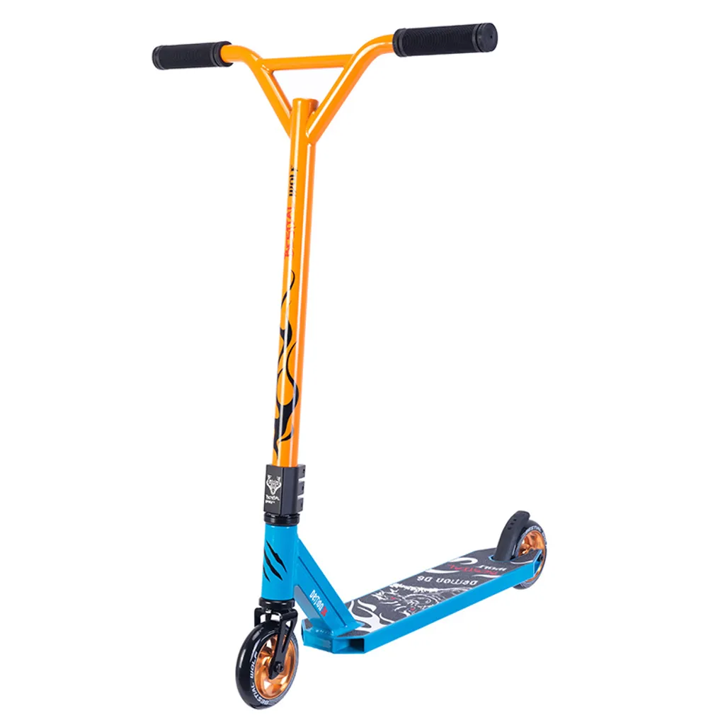 Scooter freestyle Bestial Wolf Demon D6 bleu pour skatepark et figures
