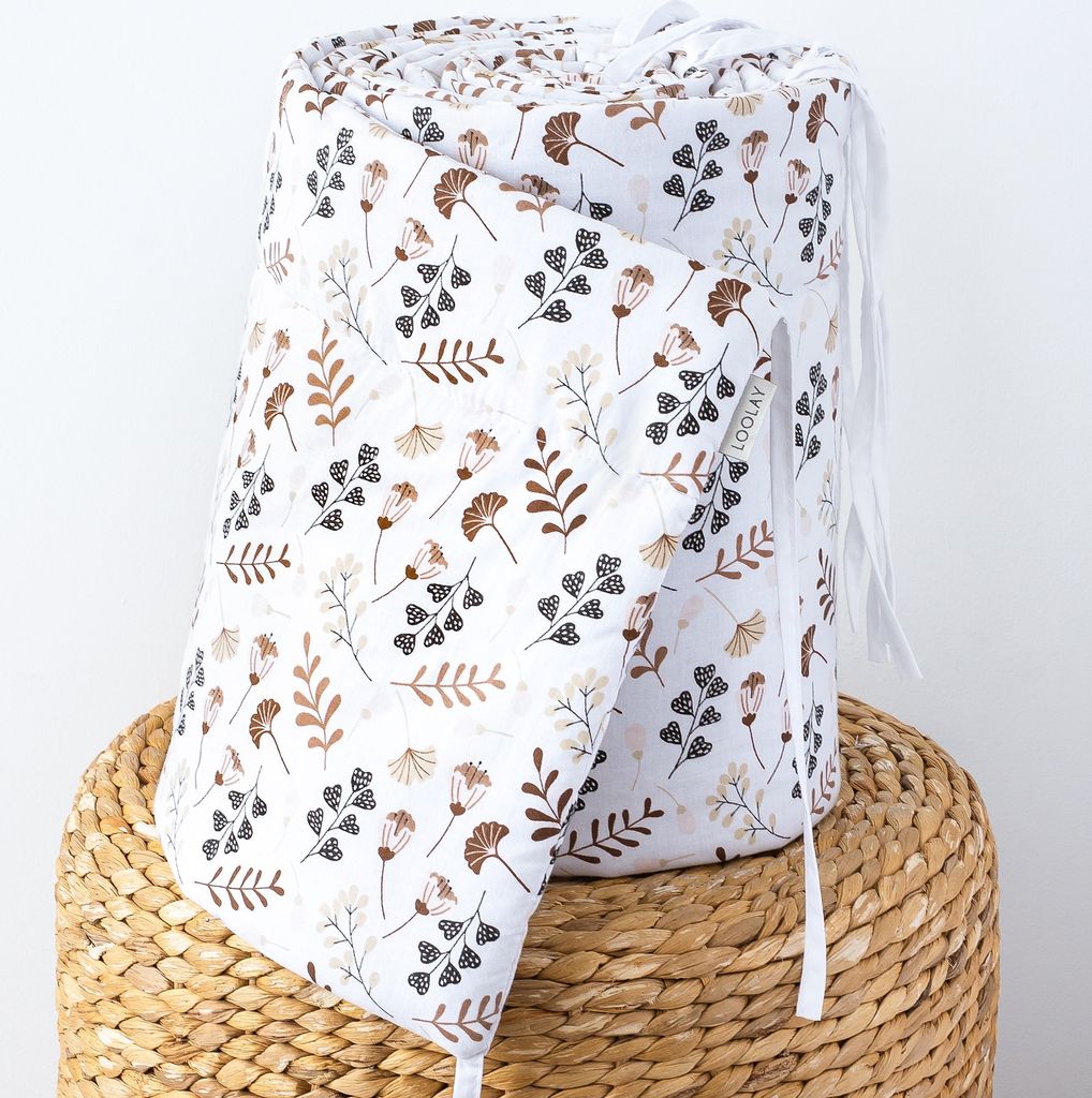 BLUMENWIESE Braun 100% Baumwolle 360 x 30 cm BETTUMRANDUNG Babybett Austattung Babyausstattung Nestchen Blumen Bettschlange. Handgenähnt von LOOLAY
