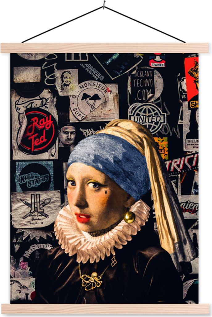 MuchoWow Textilposter Mädchen mit Perlenohrring - Gold - Tattoo 60x80 cm mit holzfarbenen Rahmen - Wandbild