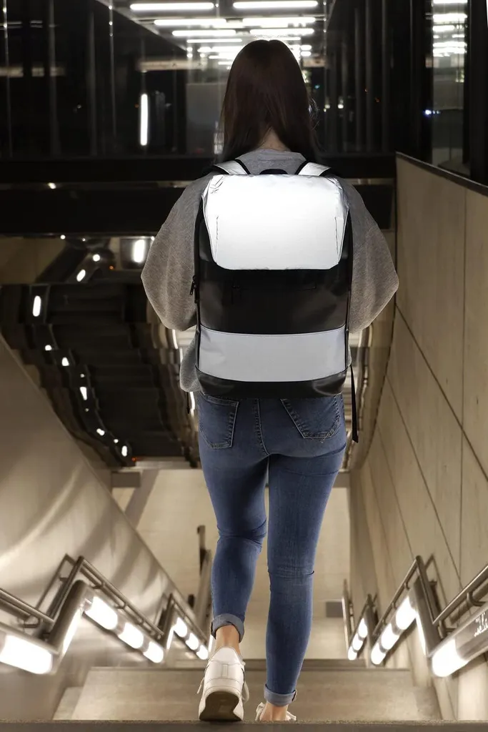 Sac à dos scolaire EBERHARD FABER noir : protégez le dos et soyez visible