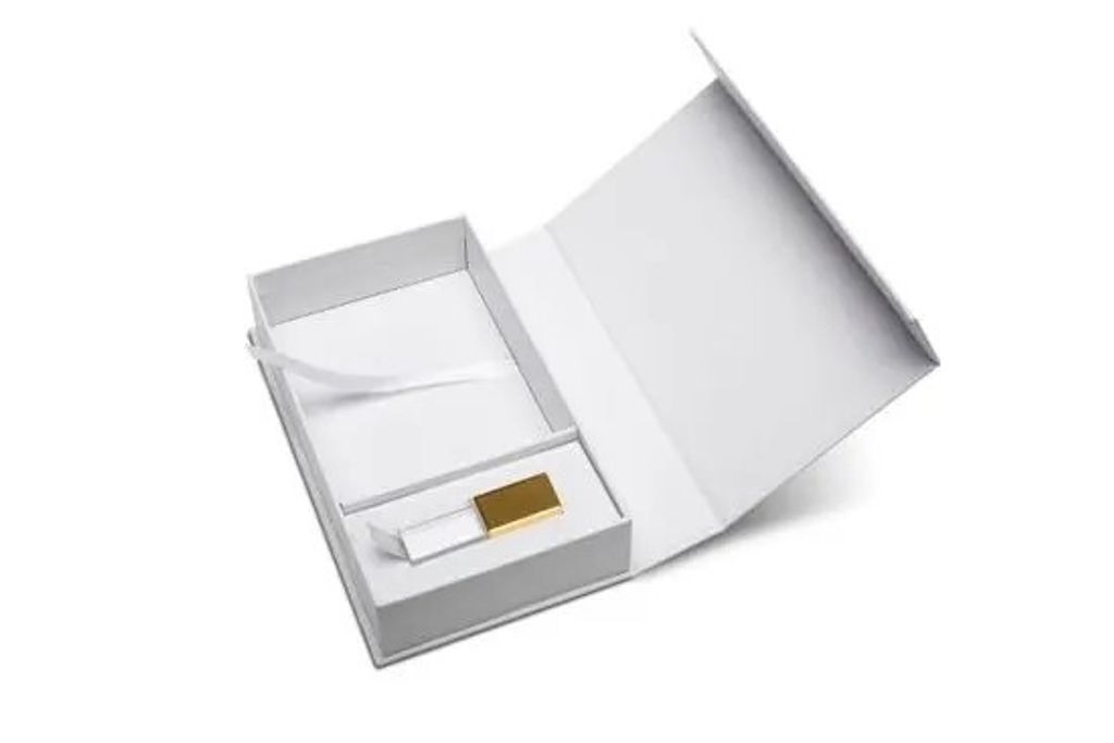Sada: USB KRYSTAL zlatý 2.0 16GB, kombinácia sklo a kov, Obrázok produktu 