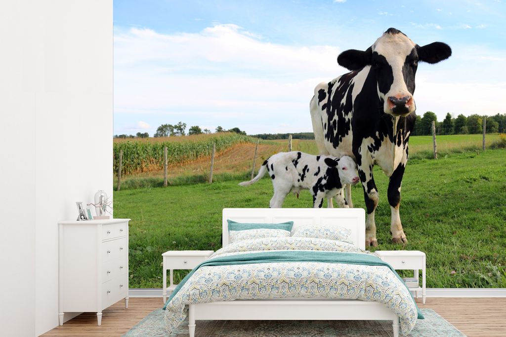 MuchoWow Fototapete für Wohnzimmer oder Schlafzimmer Wandtapete Vinyl Motivtapete Kuh - Kalb - Tiere - Gras - 330x240 cm - Vinyltapete