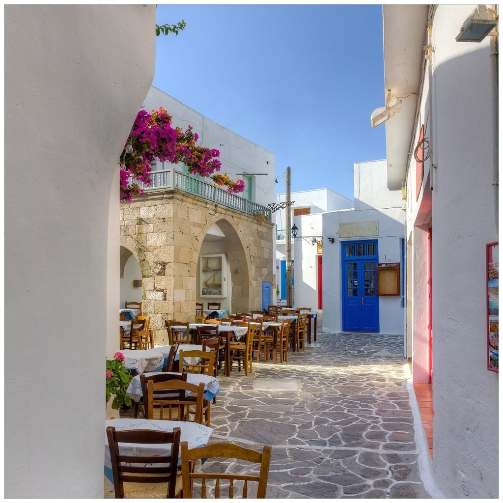 Wallario Magnet für Kühlschrank / Geschirrspüler, magnetisch haftende Folie - 60 x 60 cm, Motiv: Gasse in Griechenland