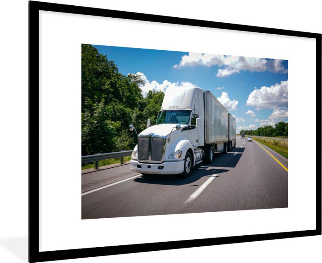 MuchoWow Gerahmtes Poster Weißer Lastkraftwagen auf einer Autobahn 90x60 cm - Poster mit Schwarzem Bilderrahmen Wandposter Rahmen Foto Bilder - ...