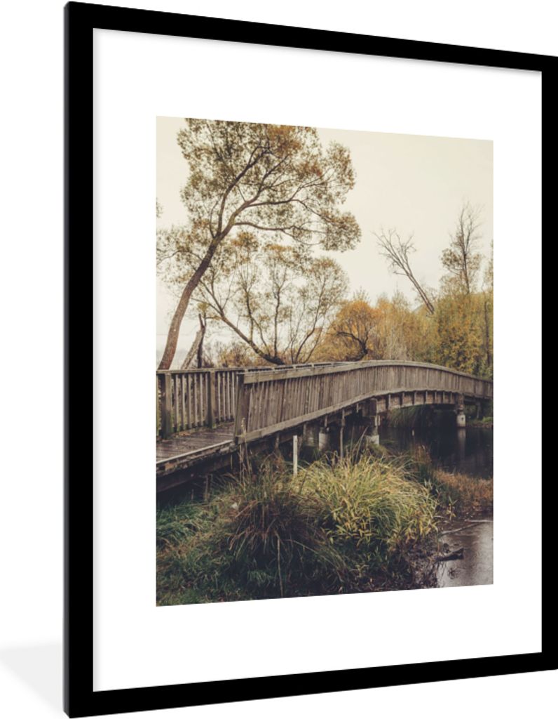 MuchoWow Gerahmtes Poster Herbst - Brücke - Bäume 60x80 cm - Poster mit Schwarzem Bilderrahmen Wandposter Rahmen Foto Bilder - Wohnzimmer - Dek...