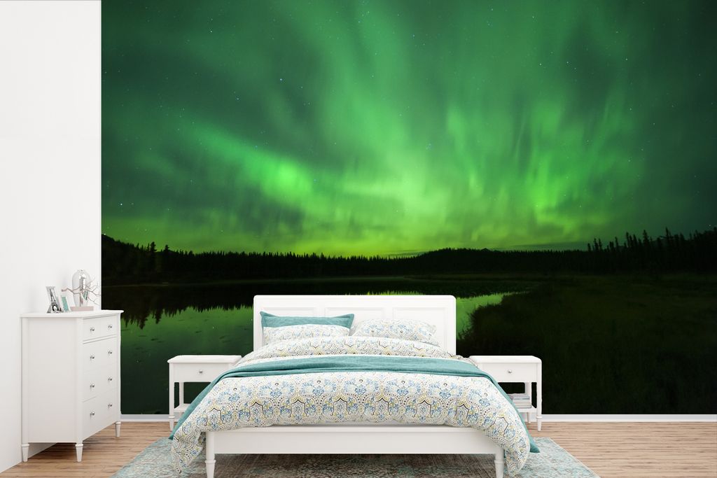 MuchoWow Fototapete für Wohnzimmer oder Schlafzimmer Wandtapete Vinyl Motivtapete Nordlichter - Baum - Alaska - 600x400 cm - Vinyltapeten