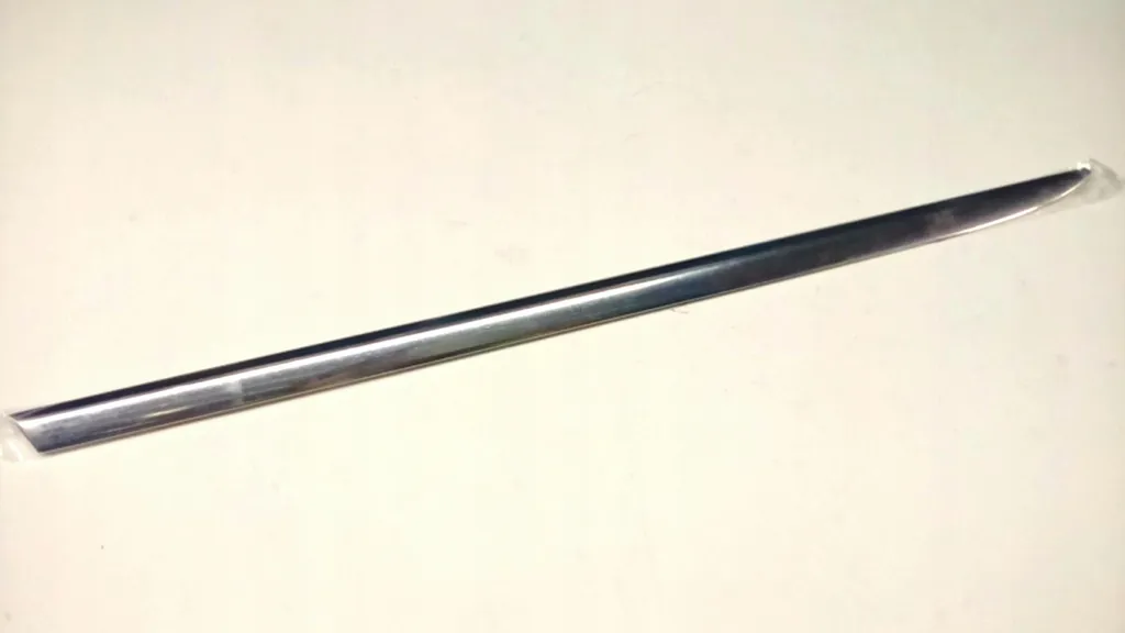 Réparer baguette chrome Volvo XC60 31365998 lunette arrière gauche cassée