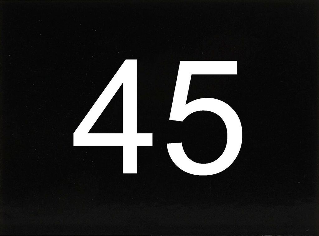Nummernschild selbstklebend, 40 x 30 mm, Type 45, Kunststoff schwarz glänzend