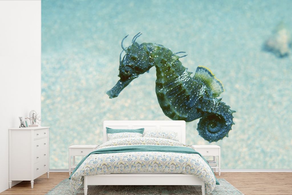 MuchoWow Fototapete für Wohnzimmer oder Schlafzimmer Wandtapete Vinyl Motivtapete Bild eines Seepferdchens im Meer - 390x260 cm - Papiertapete