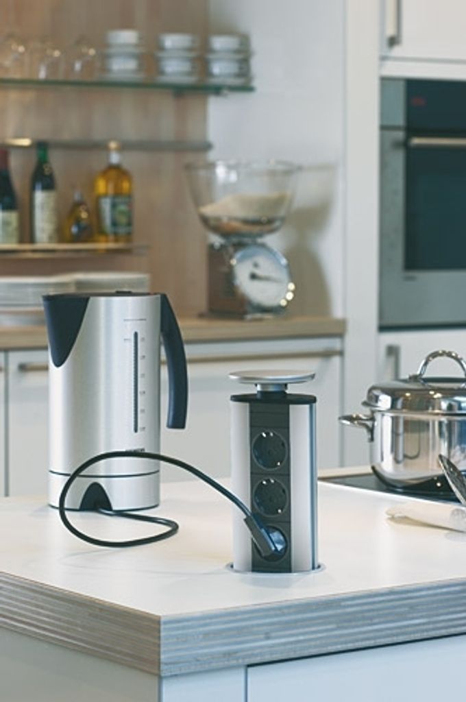 EVOLINE Port-1 LED Sonderanfertigung mit 3 Steckdosen und 1 Schalter für externe Beleuchtung, Deckel aus Edelstahl