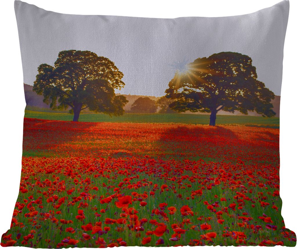 MuchoWow Outdoor Kissen - Ein Mohnfeld mit zwei großen Bäumen - 45x45 cm - Wetterfest - Lounge Kissen - Fotokissen - Dekoratives Kissen