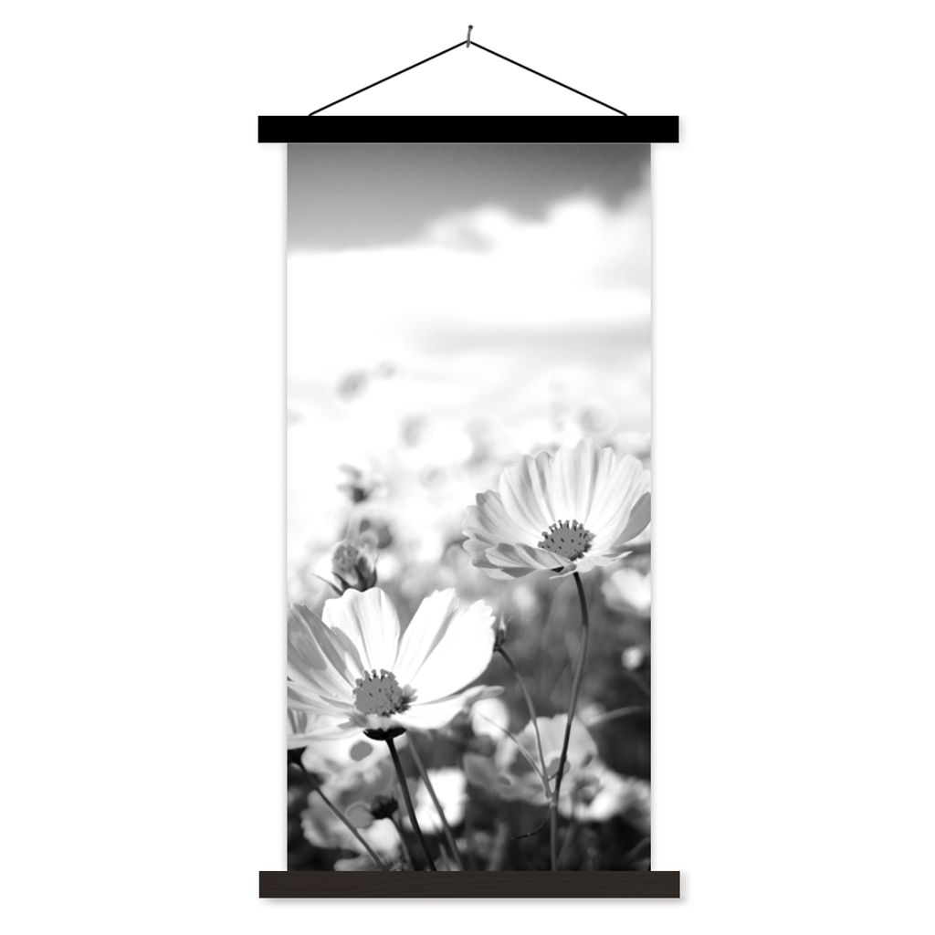 MuchoWow Textilposter Blumen - Wiese - Lila - Gras - Weiß - Wolken - Blau 40x80 cm mit schwarzem Rahmen - Wandemalerei