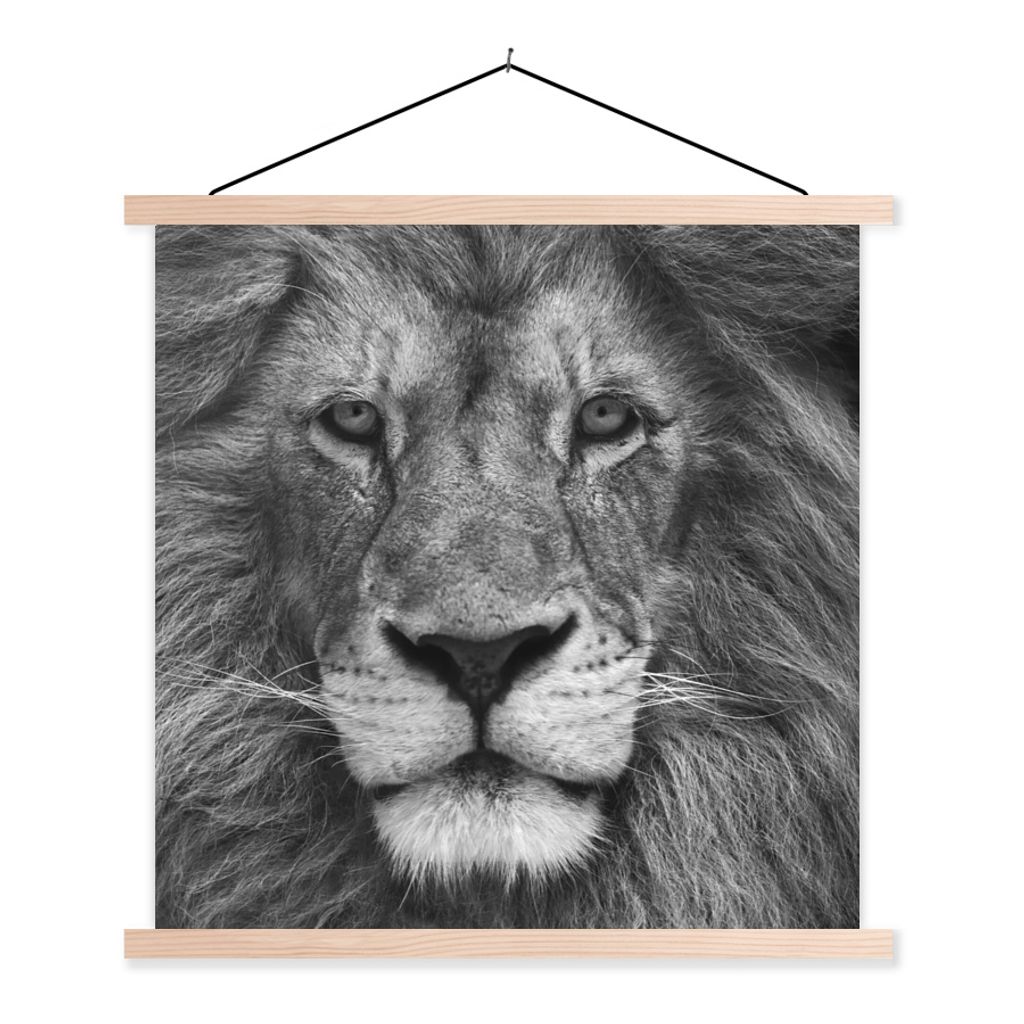 MuchoWow Textilposter Persischer Löwe auf schwarzem Hintergrund 60x60 cm mit holzfarbenen Rahmen - Wanddekoration