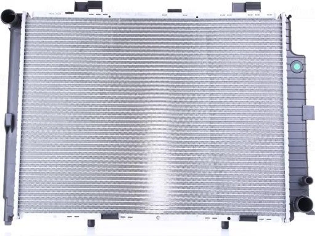 Évitez la Surchauffe avec le Radiateur NISSENS 62689A pour Classe E OE