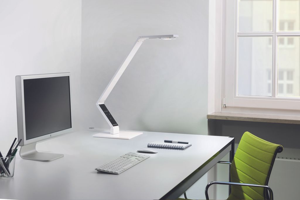 LUCTRA TABLE LINEAR/BASE LED Tischleuchte 680 lm Weiß Produktbild 
