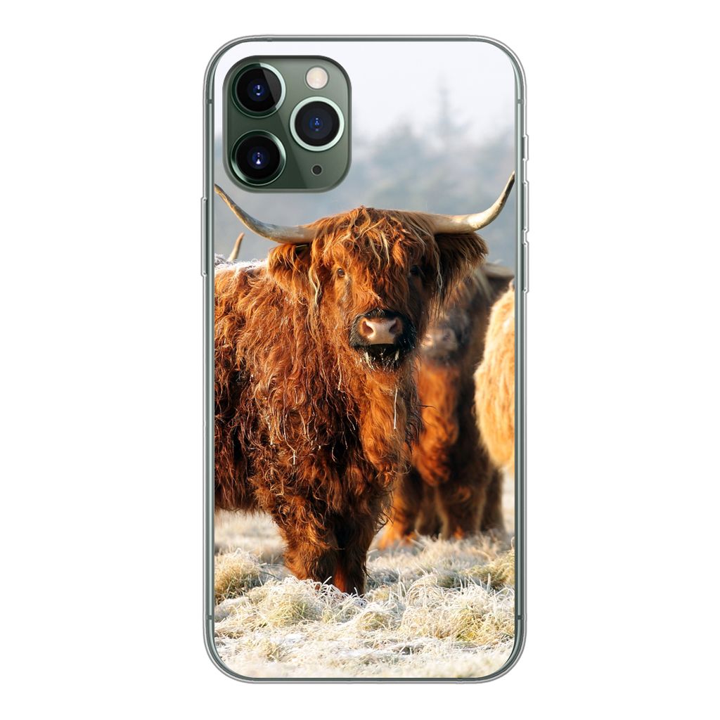 MuchoWow Handyhülle Schutzhülle Hülle für iPhone 11 Pro Schottische Highlander - Schnee - Wald Silikon Softcase Handy Hülle - Handy