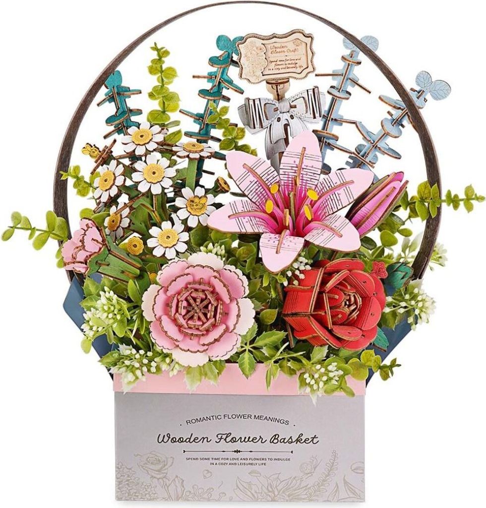 A 3D wooden flower basket model with various flowers and greenery, presented against a white background.