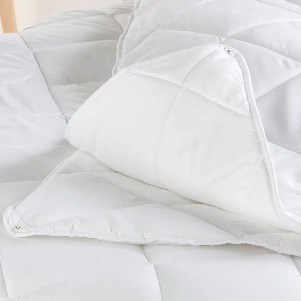 Fini les nuits trop chaudes ou froides avec la couette HappyFriday Basic - 2
