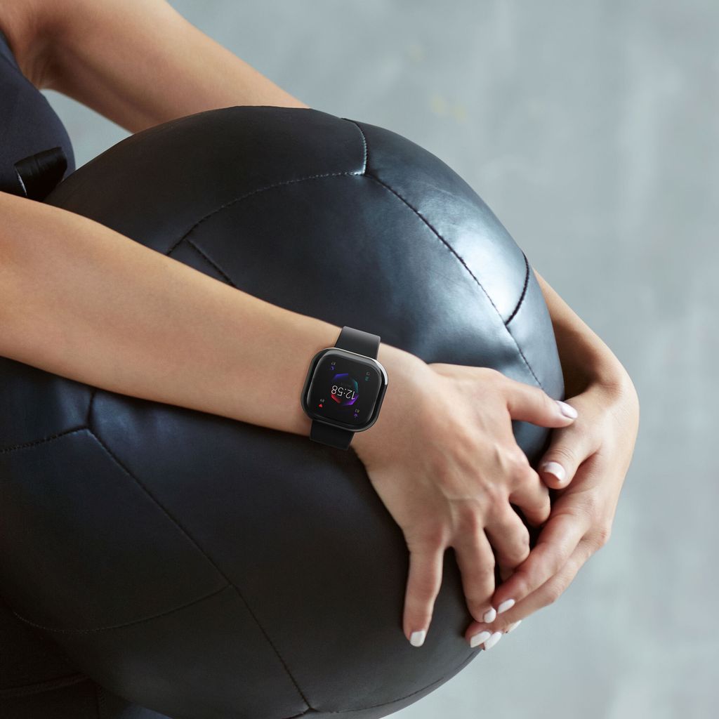 kwmobile 2x Schutzhülle kompatibel mit Fitbit Versa 4 / Produktbild 2
