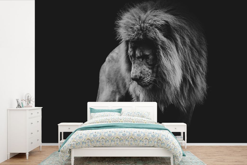 MuchoWow Fototapete für Wohnzimmer oder Schlafzimmer Wandtapete Vinyl Motivtapete Löwen - Porträt - Schwarz - Weiß - 330x220 cm - Fototapeten