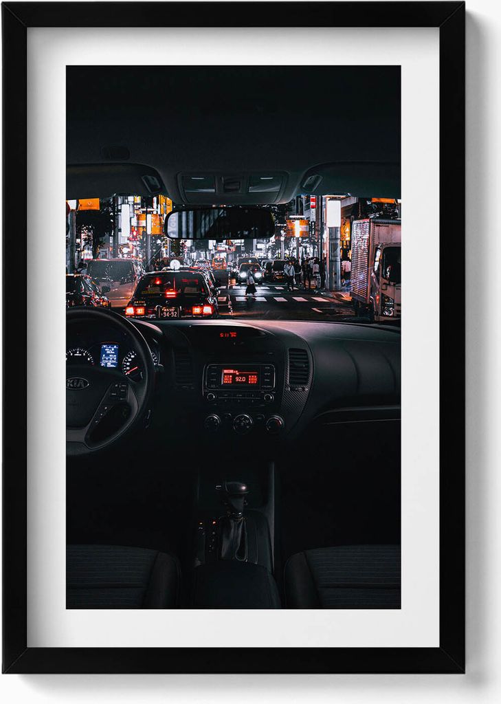 Auto in Tokio– Wandbild mit Rahmen – Gerahmtes Bild – Wanddekoration – 40x60 cm – Schwarz