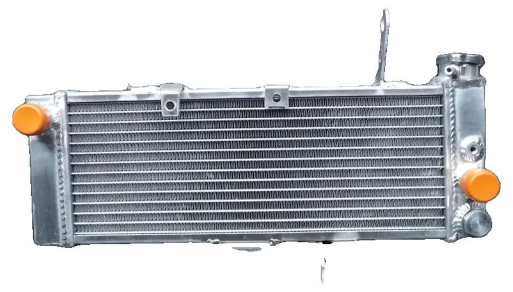 Radiateur de course Suzuki SV650N pour refroidissement moteur optimal sur piste et route