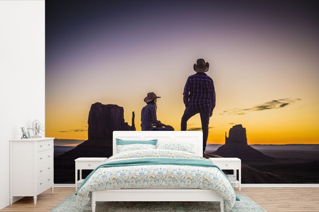 MuchoWow Fototapete für Wohnzimmer oder Schlafzimmer Wandtapete Vinyl Motivtapete Zwei Cowboys in einer bergigen Gegend bei Sonnenuntergang - 42...