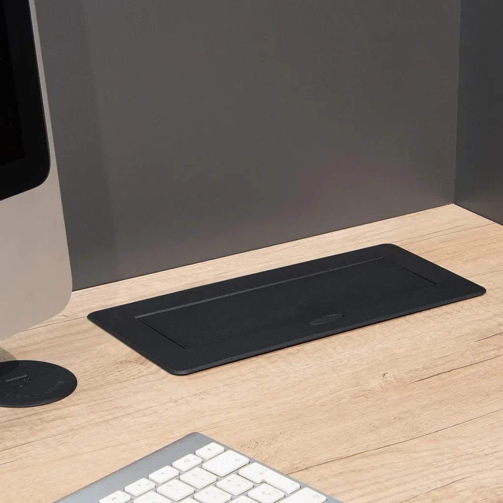 Dites adieu aux câbles emmêlés avec le bloc Atom 26 USB A+C en Noir