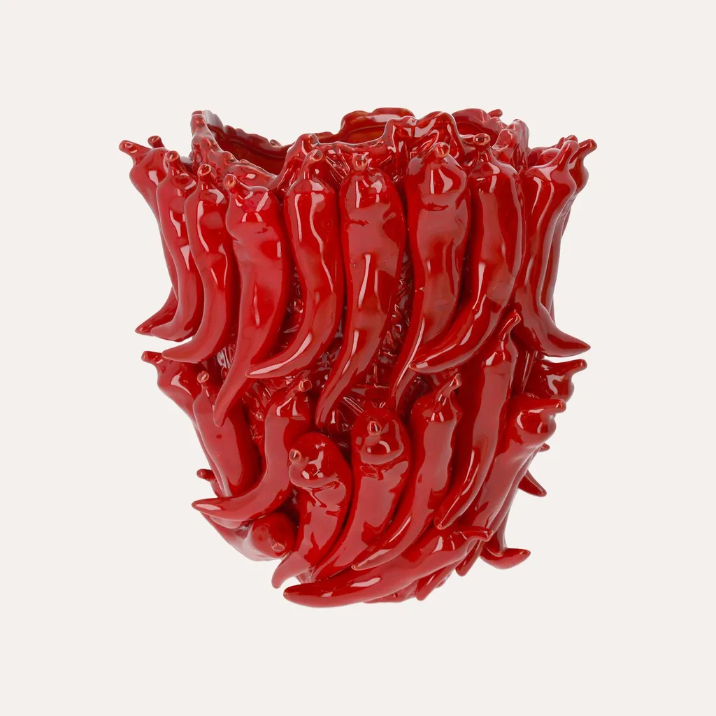 Dites adieu à la cuisine fade avec ce pot en céramique rouge aux piments