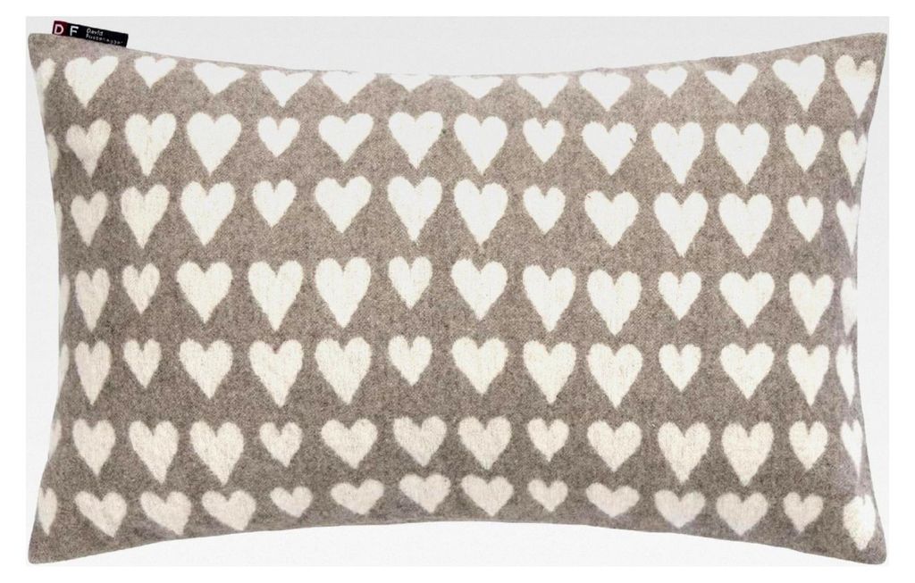 Kissenhülle Herzen 30x50cm aus Recycling-Baumwolle nachhaltig produziert 100 GRS Österreich Farbe Rauch