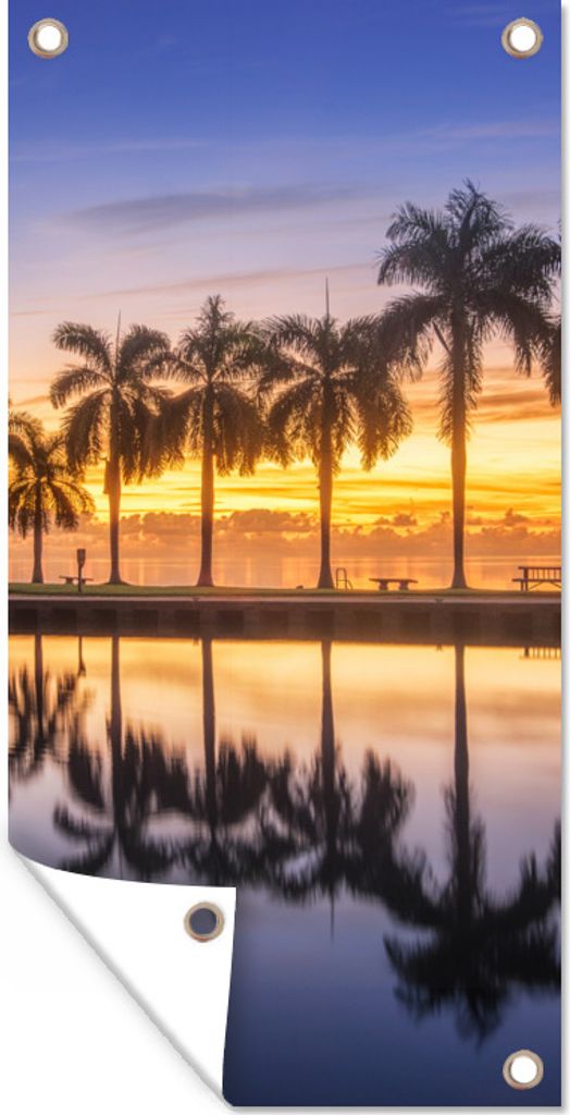 MuchoWow 40x80 cm Outdoor-Poster Gartendeko Sichtschutz Garten Poster für den Garten Die Spiegelung einer Palmenreihe im Wasser