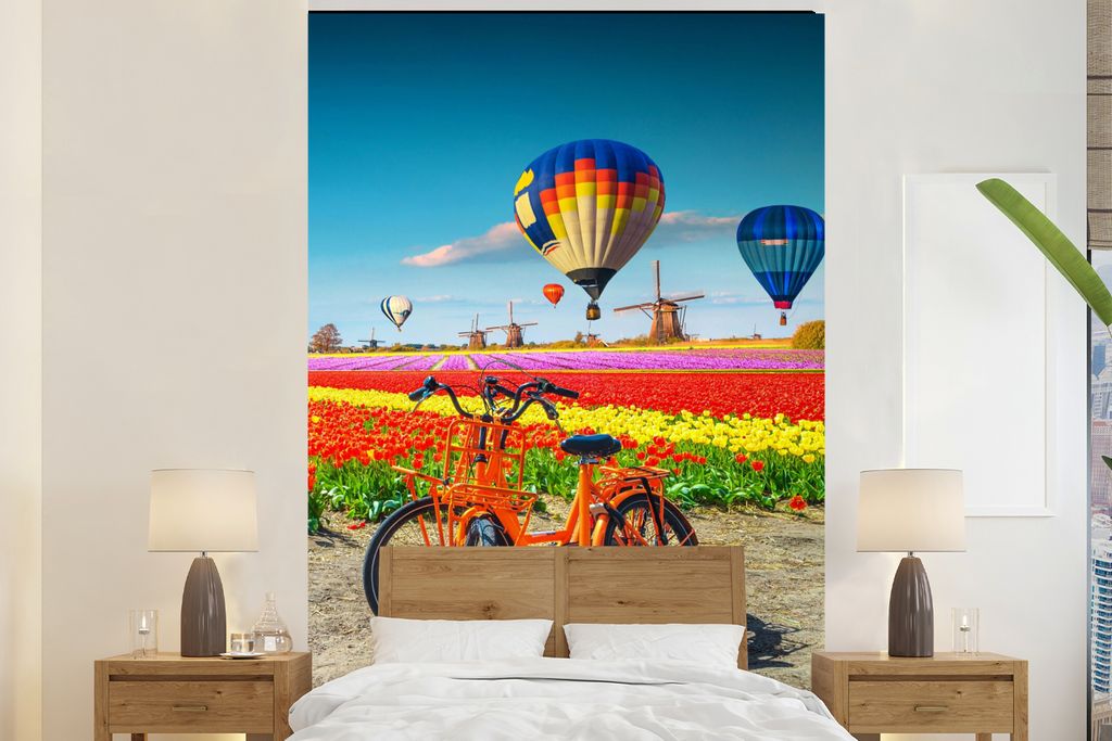 MuchoWow Fototapete für Wohnzimmer oder Schlafzimmer Wandtapete Vinyl Motivtapete Heißluftballon - Orange - Tulpen - 160x240 cm - Vinyltapete