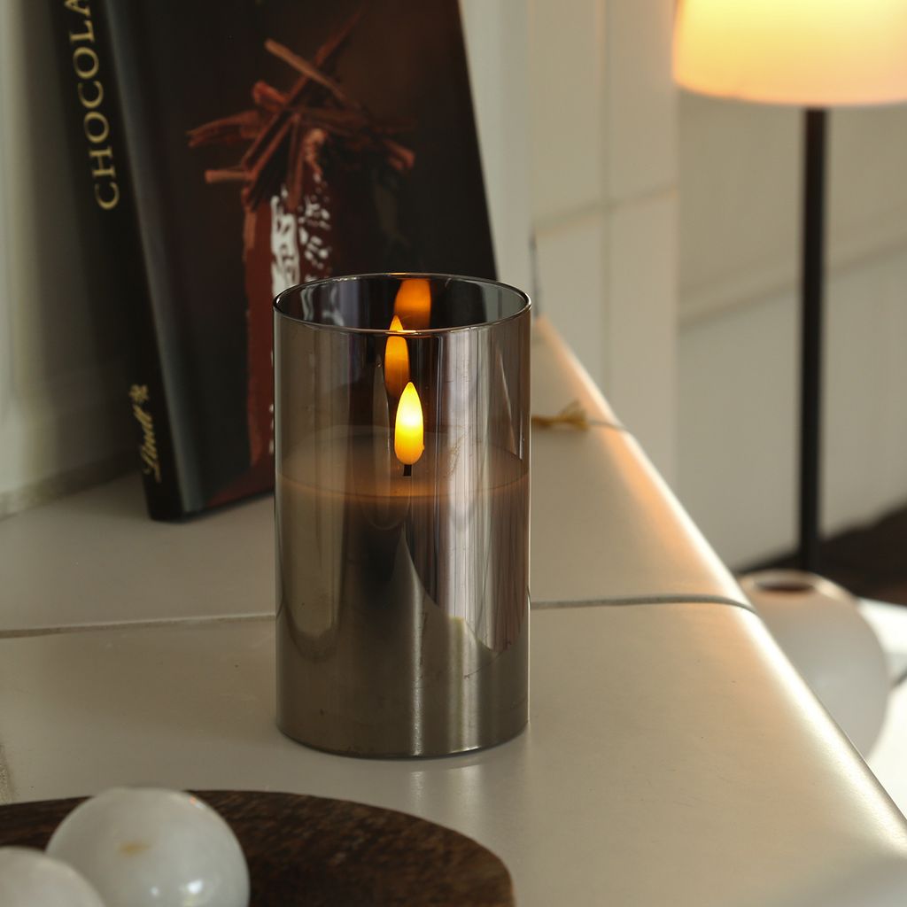LED Kerze im Glas - Windlicht - Echtwachs - flackernde 3D Flamme - Timer - H: 12,5cm - rauchgrau