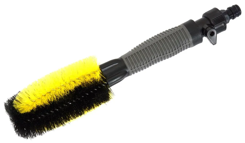 Brosse vélo Radon : finie la boue incrustée grâce au jet d'eau traversant