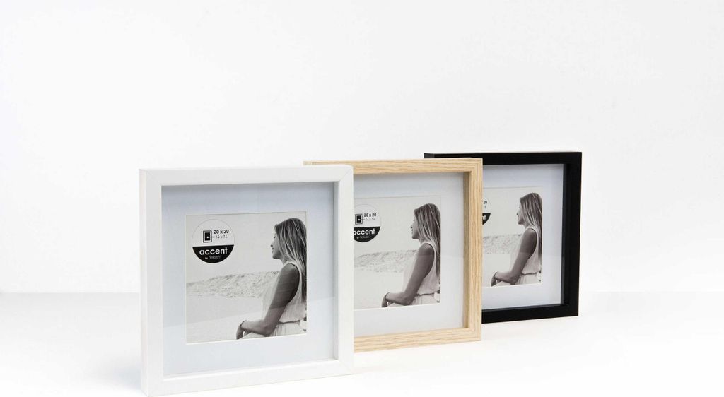 Nielsen Aura schwarz       20x20 Holz inkl. Passepartout  Produktbild 