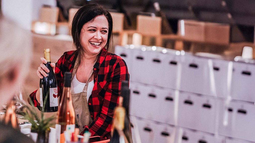 Jochen Schweizer Weinetikett gestalten mit Wine Tasting München; Erlebnis verschenken oder selbst erleben; Gutschein gültig für 1 Person Gruppe...